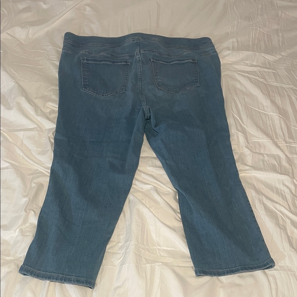 Torrid Women's Cropped Blue Jeans - Picture 7 of 7